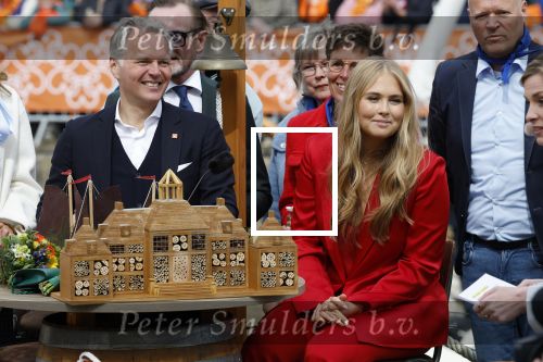 Dokkum 27 april 2026
Koningsdag is dit jaar in Dokkum . Namens de koninklijke familie zijn aanwezig : Koning Willem Alexander Koningin Maxima Prinses Amalia Prinses Alexia Prinses Ariane Prins Constantijn Prinses Laurentien Prins Maurits Prinses Marilene Prins Bernhard Prins Floris Prinses Aimee Prins Pieter Christiaan en Prinses Anita .