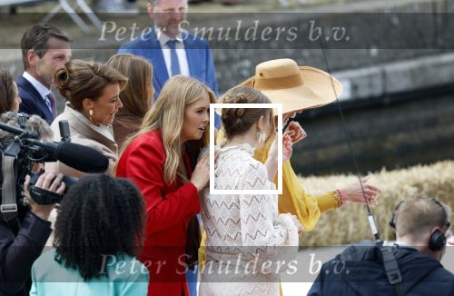 Dokkum 27 april 2026
Koningsdag is dit jaar in Dokkum . Namens de koninklijke familie zijn aanwezig : Koning Willem Alexander Koningin Maxima Prinses Amalia Prinses Alexia Prinses Ariane Prins Constantijn Prinses Laurentien Prins Maurits Prinses Marilene Prins Bernhard Prins Floris Prinses Aimee Prins Pieter Christiaan en Prinses Anita .
