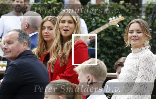 Dokkum 27 april 2026
Koningsdag is dit jaar in Dokkum . Namens de koninklijke familie zijn aanwezig : Koning Willem Alexander Koningin Maxima Prinses Amalia Prinses Alexia Prinses Ariane Prins Constantijn Prinses Laurentien Prins Maurits Prinses Marilene Prins Bernhard Prins Floris Prinses Aimee Prins Pieter Christiaan en Prinses Anita .