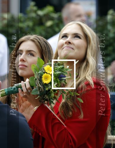 Dokkum 27 april 2026
Koningsdag is dit jaar in Dokkum . Namens de koninklijke familie zijn aanwezig : Koning Willem Alexander Koningin Maxima Prinses Amalia Prinses Alexia Prinses Ariane Prins Constantijn Prinses Laurentien Prins Maurits Prinses Marilene Prins Bernhard Prins Floris Prinses Aimee Prins Pieter Christiaan en Prinses Anita .