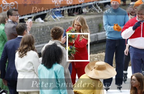 Dokkum 27 april 2026
Koningsdag is dit jaar in Dokkum . Namens de koninklijke familie zijn aanwezig : Koning Willem Alexander Koningin Maxima Prinses Amalia Prinses Alexia Prinses Ariane Prins Constantijn Prinses Laurentien Prins Maurits Prinses Marilene Prins Bernhard Prins Floris Prinses Aimee Prins Pieter Christiaan en Prinses Anita .