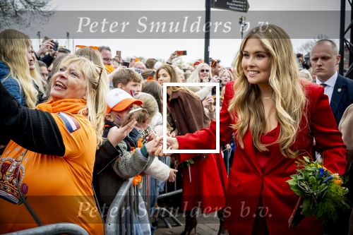 Dokkum 27 april 2026
Koningsdag is dit jaar in Dokkum . Namens de koninklijke familie zijn aanwezig : Koning Willem Alexander Koningin Maxima Prinses Amalia Prinses Alexia Prinses Ariane Prins Constantijn Prinses Laurentien Prins Maurits Prinses Marilene Prins Bernhard Prins Floris Prinses Aimee Prins Pieter Christiaan en Prinses Anita .