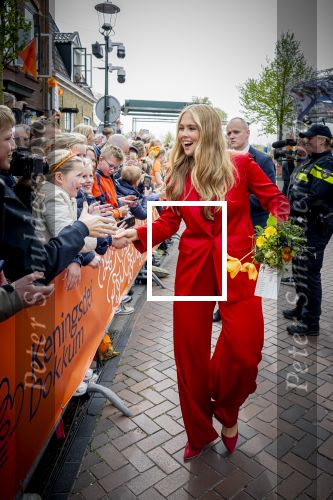 Dokkum 27 april 2026
Koningsdag is dit jaar in Dokkum . Namens de koninklijke familie zijn aanwezig : Koning Willem Alexander Koningin Maxima Prinses Amalia Prinses Alexia Prinses Ariane Prins Constantijn Prinses Laurentien Prins Maurits Prinses Marilene Prins Bernhard Prins Floris Prinses Aimee Prins Pieter Christiaan en Prinses Anita .