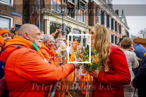Dokkum 27 april 2026
Koningsdag is dit jaar in Dokkum . Namens de koninklijke familie zijn aanwezig : Koning Willem Alexander Koningin Maxima Prinses Amalia Prinses Alexia Prinses Ariane Prins Constantijn Prinses Laurentien Prins Maurits Prinses Marilene Prins Bernhard Prins Floris Prinses Aimee Prins Pieter Christiaan en Prinses Anita .
