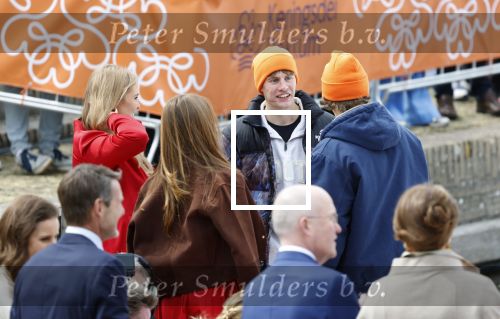 Dokkum 27 april 2026
Koningsdag is dit jaar in Dokkum . Namens de koninklijke familie zijn aanwezig : Koning Willem Alexander Koningin Maxima Prinses Amalia Prinses Alexia Prinses Ariane Prins Constantijn Prinses Laurentien Prins Maurits Prinses Marilene Prins Bernhard Prins Floris Prinses Aimee Prins Pieter Christiaan en Prinses Anita . Jens v t Wout en Melle v t Wout