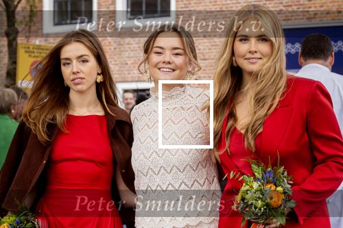 Dokkum 27 april 2026
Koningsdag is dit jaar in Dokkum . Namens de koninklijke familie zijn aanwezig : Koning Willem Alexander Koningin Maxima Prinses Amalia Prinses Alexia Prinses Ariane Prins Constantijn Prinses Laurentien Prins Maurits Prinses Marilene Prins Bernhard Prins Floris Prinses Aimee Prins Pieter Christiaan en Prinses Anita .
