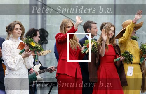 Dokkum 27 april 2026
Koningsdag is dit jaar in Dokkum . Namens de koninklijke familie zijn aanwezig : Koning Willem Alexander Koningin Maxima Prinses Amalia Prinses Alexia Prinses Ariane Prins Constantijn Prinses Laurentien Prins Maurits Prinses Marilene Prins Bernhard Prins Floris Prinses Aimee Prins Pieter Christiaan en Prinses Anita .