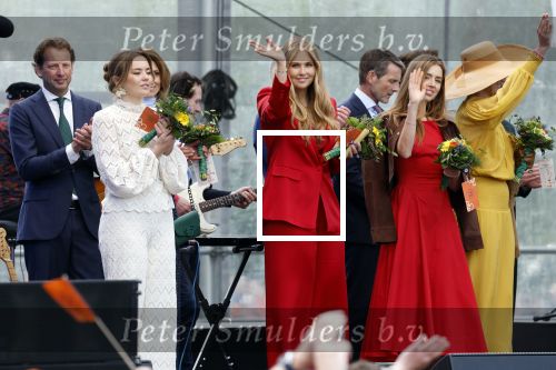 Dokkum 27 april 2026
Koningsdag is dit jaar in Dokkum . Namens de koninklijke familie zijn aanwezig : Koning Willem Alexander Koningin Maxima Prinses Amalia Prinses Alexia Prinses Ariane Prins Constantijn Prinses Laurentien Prins Maurits Prinses Marilene Prins Bernhard Prins Floris Prinses Aimee Prins Pieter Christiaan en Prinses Anita .