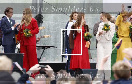 Dokkum 27 april 2026
Koningsdag is dit jaar in Dokkum . Namens de koninklijke familie zijn aanwezig : Koning Willem Alexander Koningin Maxima Prinses Amalia Prinses Alexia Prinses Ariane Prins Constantijn Prinses Laurentien Prins Maurits Prinses Marilene Prins Bernhard Prins Floris Prinses Aimee Prins Pieter Christiaan en Prinses Anita .