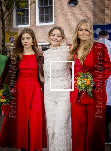 Dokkum 27 april 2026
Koningsdag is dit jaar in Dokkum . Namens de koninklijke familie zijn aanwezig : Koning Willem Alexander Koningin Maxima Prinses Amalia Prinses Alexia Prinses Ariane Prins Constantijn Prinses Laurentien Prins Maurits Prinses Marilene Prins Bernhard Prins Floris Prinses Aimee Prins Pieter Christiaan en Prinses Anita .