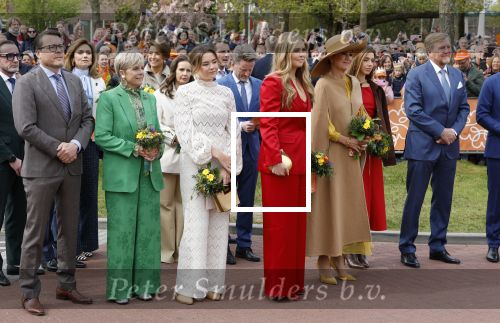 Dokkum 27 april 2026
Koningsdag is dit jaar in Dokkum . Namens de koninklijke familie zijn aanwezig : Koning Willem Alexander Koningin Maxima Prinses Amalia Prinses Alexia Prinses Ariane Prins Constantijn Prinses Laurentien Prins Maurits Prinses Marilene Prins Bernhard Prins Floris Prinses Aimee Prins Pieter Christiaan en Prinses Anita .