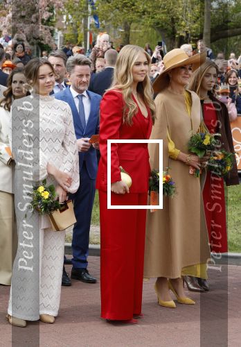 Dokkum 27 april 2026
Koningsdag is dit jaar in Dokkum . Namens de koninklijke familie zijn aanwezig : Koning Willem Alexander Koningin Maxima Prinses Amalia Prinses Alexia Prinses Ariane Prins Constantijn Prinses Laurentien Prins Maurits Prinses Marilene Prins Bernhard Prins Floris Prinses Aimee Prins Pieter Christiaan en Prinses Anita .