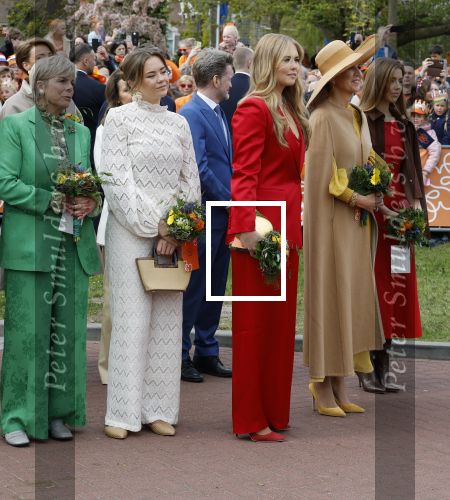 Dokkum 27 april 2026
Koningsdag is dit jaar in Dokkum . Namens de koninklijke familie zijn aanwezig : Koning Willem Alexander Koningin Maxima Prinses Amalia Prinses Alexia Prinses Ariane Prins Constantijn Prinses Laurentien Prins Maurits Prinses Marilene Prins Bernhard Prins Floris Prinses Aimee Prins Pieter Christiaan en Prinses Anita .