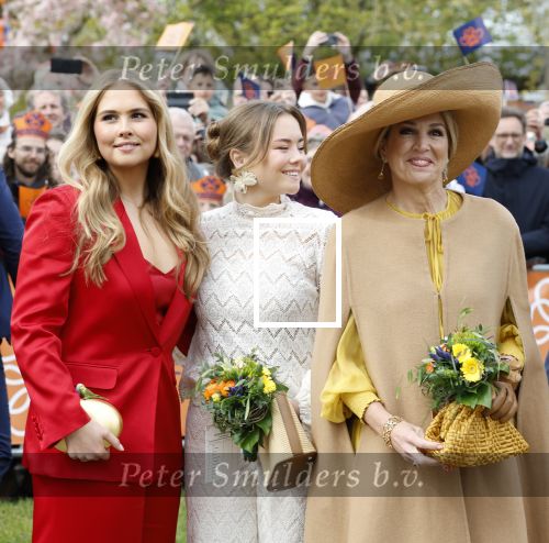 Dokkum 27 april 2026
Koningsdag is dit jaar in Dokkum . Namens de koninklijke familie zijn aanwezig : Koning Willem Alexander Koningin Maxima Prinses Amalia Prinses Alexia Prinses Ariane Prins Constantijn Prinses Laurentien Prins Maurits Prinses Marilene Prins Bernhard Prins Floris Prinses Aimee Prins Pieter Christiaan en Prinses Anita .