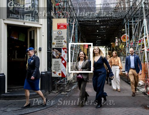 AMSTERDAM 16 en 17 april 2026
Prinses Amalia brengt op uitnodiging van burgemeester Halsema een bezoek aan Amsterdam.Bezoek aan het nachtleven Bar San Francisco en  Club Nachbar  De Prinses maakt tijdens het tweedaagse bezoek nader kennis met diverse sectoren en wordt bijgepraat over actuele onderwerpen als wetenschap, sport, cultuur, wonen en sociale verbondenheid. Ook loopt ze een avond met de politie van Amsterdam mee.