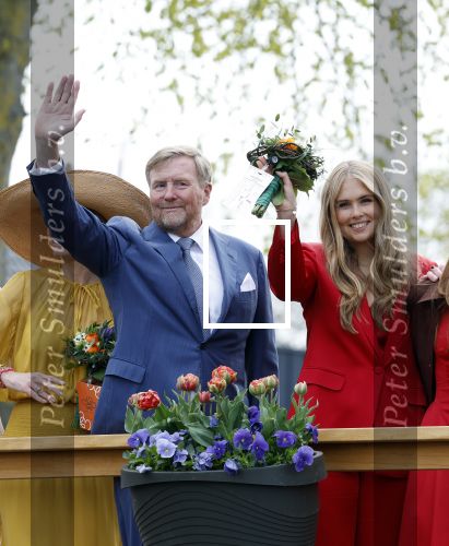 Dokkum 27 april 2026
Koningsdag is dit jaar in Dokkum . Namens de koninklijke familie zijn aanwezig : Koning Willem Alexander Koningin Maxima Prinses Amalia Prinses Alexia Prinses Ariane Prins Constantijn Prinses Laurentien Prins Maurits Prinses Marilene Prins Bernhard Prins Floris Prinses Aimee Prins Pieter Christiaan en Prinses Anita .