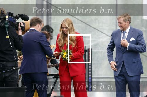 Dokkum 27 april 2026
Koningsdag is dit jaar in Dokkum . Namens de koninklijke familie zijn aanwezig : Koning Willem Alexander Koningin Maxima Prinses Amalia Prinses Alexia Prinses Ariane Prins Constantijn Prinses Laurentien Prins Maurits Prinses Marilene Prins Bernhard Prins Floris Prinses Aimee Prins Pieter Christiaan en Prinses Anita .