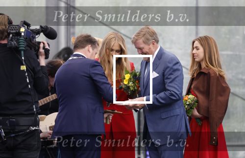 Dokkum 27 april 2026
Koningsdag is dit jaar in Dokkum . Namens de koninklijke familie zijn aanwezig : Koning Willem Alexander Koningin Maxima Prinses Amalia Prinses Alexia Prinses Ariane Prins Constantijn Prinses Laurentien Prins Maurits Prinses Marilene Prins Bernhard Prins Floris Prinses Aimee Prins Pieter Christiaan en Prinses Anita .