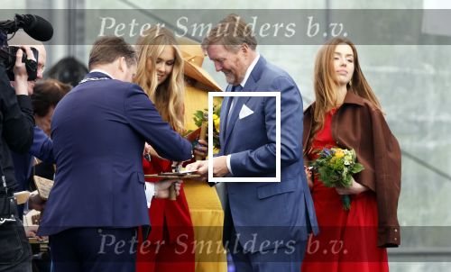Dokkum 27 april 2026
Koningsdag is dit jaar in Dokkum . Namens de koninklijke familie zijn aanwezig : Koning Willem Alexander Koningin Maxima Prinses Amalia Prinses Alexia Prinses Ariane Prins Constantijn Prinses Laurentien Prins Maurits Prinses Marilene Prins Bernhard Prins Floris Prinses Aimee Prins Pieter Christiaan en Prinses Anita .