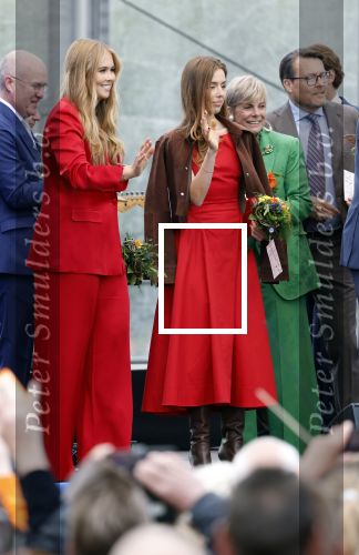 Dokkum 27 april 2026
Koningsdag is dit jaar in Dokkum . Namens de koninklijke familie zijn aanwezig : Koning Willem Alexander Koningin Maxima Prinses Amalia Prinses Alexia Prinses Ariane Prins Constantijn Prinses Laurentien Prins Maurits Prinses Marilene Prins Bernhard Prins Floris Prinses Aimee Prins Pieter Christiaan en Prinses Anita .
