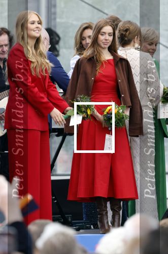 Dokkum 27 april 2026
Koningsdag is dit jaar in Dokkum . Namens de koninklijke familie zijn aanwezig : Koning Willem Alexander Koningin Maxima Prinses Amalia Prinses Alexia Prinses Ariane Prins Constantijn Prinses Laurentien Prins Maurits Prinses Marilene Prins Bernhard Prins Floris Prinses Aimee Prins Pieter Christiaan en Prinses Anita .