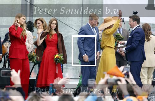 Dokkum 27 april 2026
Koningsdag is dit jaar in Dokkum . Namens de koninklijke familie zijn aanwezig : Koning Willem Alexander Koningin Maxima Prinses Amalia Prinses Alexia Prinses Ariane Prins Constantijn Prinses Laurentien Prins Maurits Prinses Marilene Prins Bernhard Prins Floris Prinses Aimee Prins Pieter Christiaan en Prinses Anita .