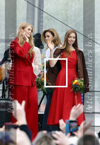 Dokkum 27 april 2026
Koningsdag is dit jaar in Dokkum . Namens de koninklijke familie zijn aanwezig : Koning Willem Alexander Koningin Maxima Prinses Amalia Prinses Alexia Prinses Ariane Prins Constantijn Prinses Laurentien Prins Maurits Prinses Marilene Prins Bernhard Prins Floris Prinses Aimee Prins Pieter Christiaan en Prinses Anita .