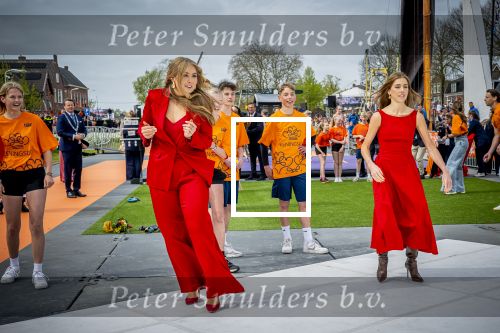 Dokkum 27 april 2026
Koningsdag is dit jaar in Dokkum . Namens de koninklijke familie zijn aanwezig : Koning Willem Alexander Koningin Maxima Prinses Amalia Prinses Alexia Prinses Ariane Prins Constantijn Prinses Laurentien Prins Maurits Prinses Marilene Prins Bernhard Prins Floris Prinses Aimee Prins Pieter Christiaan en Prinses Anita .