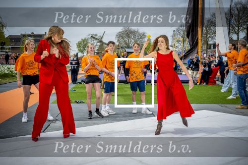 Dokkum 27 april 2026
Koningsdag is dit jaar in Dokkum . Namens de koninklijke familie zijn aanwezig : Koning Willem Alexander Koningin Maxima Prinses Amalia Prinses Alexia Prinses Ariane Prins Constantijn Prinses Laurentien Prins Maurits Prinses Marilene Prins Bernhard Prins Floris Prinses Aimee Prins Pieter Christiaan en Prinses Anita .
