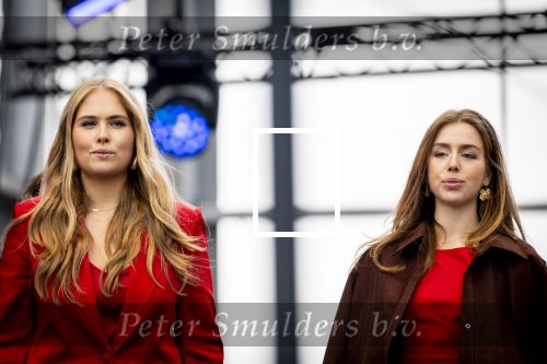 Dokkum 27 april 2026
Koningsdag is dit jaar in Dokkum . Namens de koninklijke familie zijn aanwezig : Koning Willem Alexander Koningin Maxima Prinses Amalia Prinses Alexia Prinses Ariane Prins Constantijn Prinses Laurentien Prins Maurits Prinses Marilene Prins Bernhard Prins Floris Prinses Aimee Prins Pieter Christiaan en Prinses Anita .