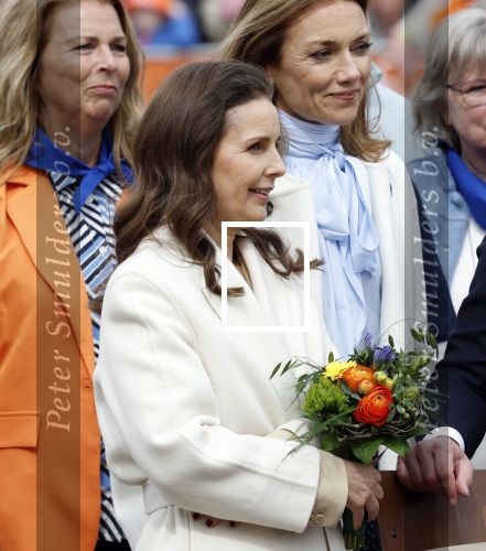 Dokkum 27 april 2026
Koningsdag is dit jaar in Dokkum . Namens de koninklijke familie zijn aanwezig : Koning Willem Alexander Koningin Maxima Prinses Amalia Prinses Alexia Prinses Ariane Prins Constantijn Prinses Laurentien Prins Maurits Prinses Marilene Prins Bernhard Prins Floris Prinses Aimee Prins Pieter Christiaan en Prinses Anita .