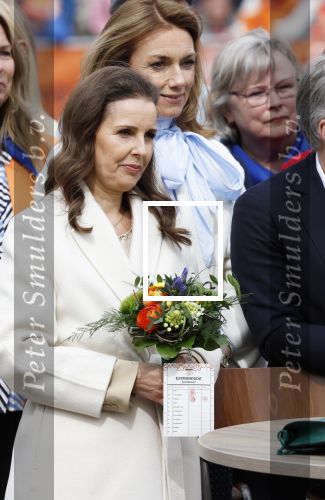Dokkum 27 april 2026
Koningsdag is dit jaar in Dokkum . Namens de koninklijke familie zijn aanwezig : Koning Willem Alexander Koningin Maxima Prinses Amalia Prinses Alexia Prinses Ariane Prins Constantijn Prinses Laurentien Prins Maurits Prinses Marilene Prins Bernhard Prins Floris Prinses Aimee Prins Pieter Christiaan en Prinses Anita .