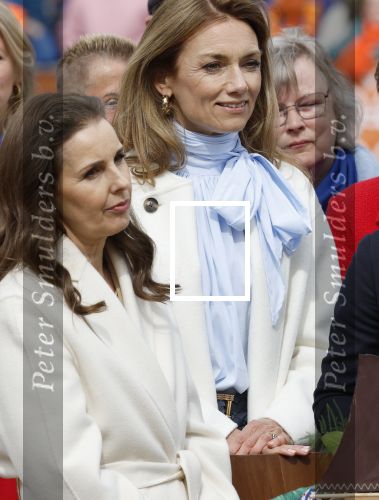 Dokkum 27 april 2026
Koningsdag is dit jaar in Dokkum . Namens de koninklijke familie zijn aanwezig : Koning Willem Alexander Koningin Maxima Prinses Amalia Prinses Alexia Prinses Ariane Prins Constantijn Prinses Laurentien Prins Maurits Prinses Marilene Prins Bernhard Prins Floris Prinses Aimee Prins Pieter Christiaan en Prinses Anita .