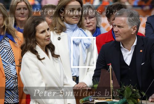 Dokkum 27 april 2026
Koningsdag is dit jaar in Dokkum . Namens de koninklijke familie zijn aanwezig : Koning Willem Alexander Koningin Maxima Prinses Amalia Prinses Alexia Prinses Ariane Prins Constantijn Prinses Laurentien Prins Maurits Prinses Marilene Prins Bernhard Prins Floris Prinses Aimee Prins Pieter Christiaan en Prinses Anita .