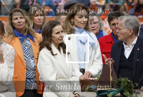 Dokkum 27 april 2026
Koningsdag is dit jaar in Dokkum . Namens de koninklijke familie zijn aanwezig : Koning Willem Alexander Koningin Maxima Prinses Amalia Prinses Alexia Prinses Ariane Prins Constantijn Prinses Laurentien Prins Maurits Prinses Marilene Prins Bernhard Prins Floris Prinses Aimee Prins Pieter Christiaan en Prinses Anita .