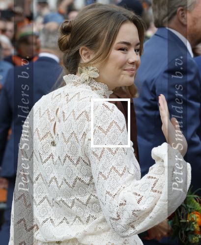 Dokkum 27 april 2026
Koningsdag is dit jaar in Dokkum . Namens de koninklijke familie zijn aanwezig : Koning Willem Alexander Koningin Maxima Prinses Amalia Prinses Alexia Prinses Ariane Prins Constantijn Prinses Laurentien Prins Maurits Prinses Marilene Prins Bernhard Prins Floris Prinses Aimee Prins Pieter Christiaan en Prinses Anita .