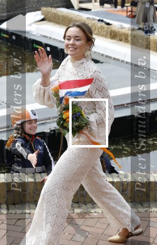 Dokkum 27 april 2026
Koningsdag is dit jaar in Dokkum . Namens de koninklijke familie zijn aanwezig : Koning Willem Alexander Koningin Maxima Prinses Amalia Prinses Alexia Prinses Ariane Prins Constantijn Prinses Laurentien Prins Maurits Prinses Marilene Prins Bernhard Prins Floris Prinses Aimee Prins Pieter Christiaan en Prinses Anita .