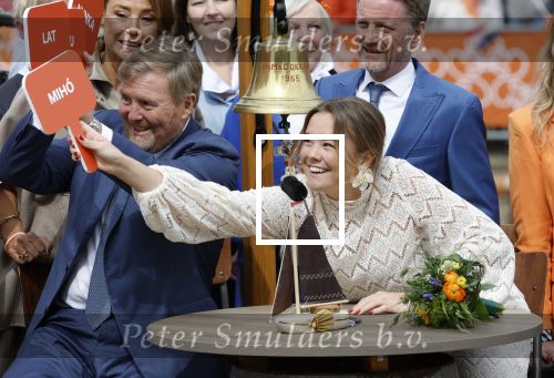 Dokkum 27 april 2026
Koningsdag is dit jaar in Dokkum . Namens de koninklijke familie zijn aanwezig : Koning Willem Alexander Koningin Maxima Prinses Amalia Prinses Alexia Prinses Ariane Prins Constantijn Prinses Laurentien Prins Maurits Prinses Marilene Prins Bernhard Prins Floris Prinses Aimee Prins Pieter Christiaan en Prinses Anita .