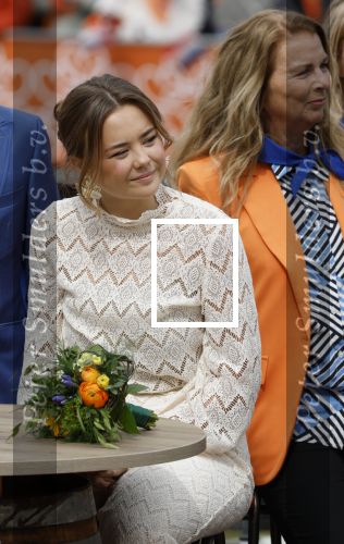 Dokkum 27 april 2026
Koningsdag is dit jaar in Dokkum . Namens de koninklijke familie zijn aanwezig : Koning Willem Alexander Koningin Maxima Prinses Amalia Prinses Alexia Prinses Ariane Prins Constantijn Prinses Laurentien Prins Maurits Prinses Marilene Prins Bernhard Prins Floris Prinses Aimee Prins Pieter Christiaan en Prinses Anita .