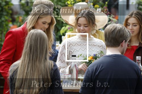 Dokkum 27 april 2026
Koningsdag is dit jaar in Dokkum . Namens de koninklijke familie zijn aanwezig : Koning Willem Alexander Koningin Maxima Prinses Amalia Prinses Alexia Prinses Ariane Prins Constantijn Prinses Laurentien Prins Maurits Prinses Marilene Prins Bernhard Prins Floris Prinses Aimee Prins Pieter Christiaan en Prinses Anita .
