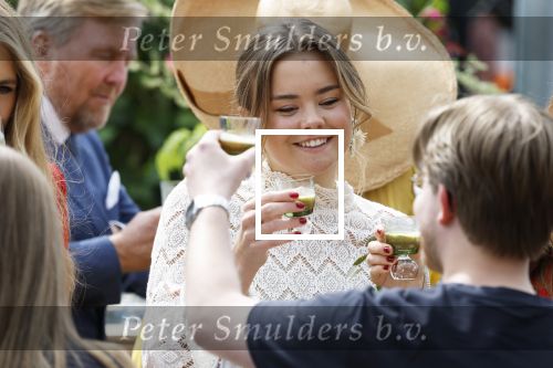 Dokkum 27 april 2026
Koningsdag is dit jaar in Dokkum . Namens de koninklijke familie zijn aanwezig : Koning Willem Alexander Koningin Maxima Prinses Amalia Prinses Alexia Prinses Ariane Prins Constantijn Prinses Laurentien Prins Maurits Prinses Marilene Prins Bernhard Prins Floris Prinses Aimee Prins Pieter Christiaan en Prinses Anita .