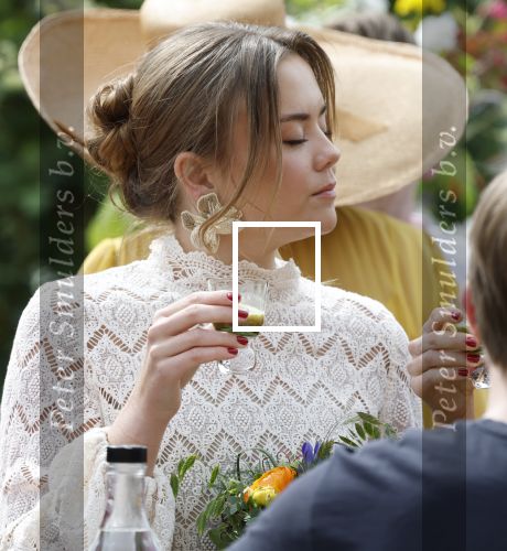 Dokkum 27 april 2026
Koningsdag is dit jaar in Dokkum . Namens de koninklijke familie zijn aanwezig : Koning Willem Alexander Koningin Maxima Prinses Amalia Prinses Alexia Prinses Ariane Prins Constantijn Prinses Laurentien Prins Maurits Prinses Marilene Prins Bernhard Prins Floris Prinses Aimee Prins Pieter Christiaan en Prinses Anita .