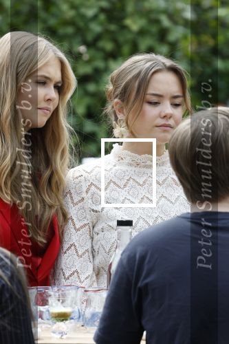Dokkum 27 april 2026
Koningsdag is dit jaar in Dokkum . Namens de koninklijke familie zijn aanwezig : Koning Willem Alexander Koningin Maxima Prinses Amalia Prinses Alexia Prinses Ariane Prins Constantijn Prinses Laurentien Prins Maurits Prinses Marilene Prins Bernhard Prins Floris Prinses Aimee Prins Pieter Christiaan en Prinses Anita .