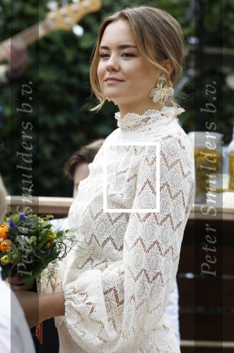 Dokkum 27 april 2026
Koningsdag is dit jaar in Dokkum . Namens de koninklijke familie zijn aanwezig : Koning Willem Alexander Koningin Maxima Prinses Amalia Prinses Alexia Prinses Ariane Prins Constantijn Prinses Laurentien Prins Maurits Prinses Marilene Prins Bernhard Prins Floris Prinses Aimee Prins Pieter Christiaan en Prinses Anita .