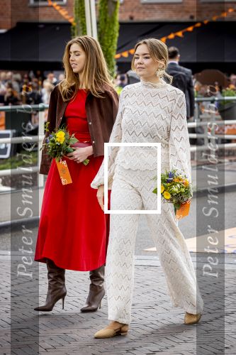 Dokkum 27 april 2026
Koningsdag is dit jaar in Dokkum . Namens de koninklijke familie zijn aanwezig : Koning Willem Alexander Koningin Maxima Prinses Amalia Prinses Alexia Prinses Ariane Prins Constantijn Prinses Laurentien Prins Maurits Prinses Marilene Prins Bernhard Prins Floris Prinses Aimee Prins Pieter Christiaan en Prinses Anita .