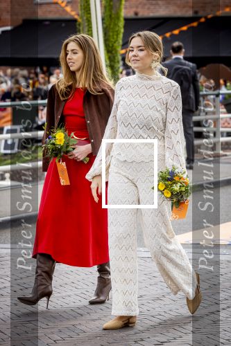 Dokkum 27 april 2026
Koningsdag is dit jaar in Dokkum . Namens de koninklijke familie zijn aanwezig : Koning Willem Alexander Koningin Maxima Prinses Amalia Prinses Alexia Prinses Ariane Prins Constantijn Prinses Laurentien Prins Maurits Prinses Marilene Prins Bernhard Prins Floris Prinses Aimee Prins Pieter Christiaan en Prinses Anita .