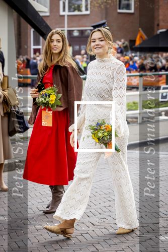 Dokkum 27 april 2026
Koningsdag is dit jaar in Dokkum . Namens de koninklijke familie zijn aanwezig : Koning Willem Alexander Koningin Maxima Prinses Amalia Prinses Alexia Prinses Ariane Prins Constantijn Prinses Laurentien Prins Maurits Prinses Marilene Prins Bernhard Prins Floris Prinses Aimee Prins Pieter Christiaan en Prinses Anita .