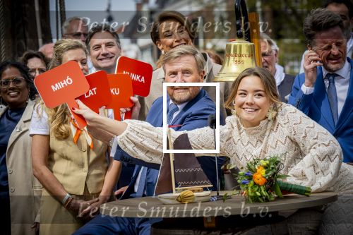 Dokkum 27 april 2026
Koningsdag is dit jaar in Dokkum . Namens de koninklijke familie zijn aanwezig : Koning Willem Alexander Koningin Maxima Prinses Amalia Prinses Alexia Prinses Ariane Prins Constantijn Prinses Laurentien Prins Maurits Prinses Marilene Prins Bernhard Prins Floris Prinses Aimee Prins Pieter Christiaan en Prinses Anita .