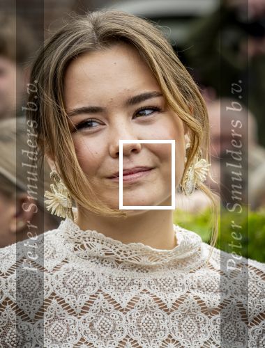 Dokkum 27 april 2026
Koningsdag is dit jaar in Dokkum . Namens de koninklijke familie zijn aanwezig : Koning Willem Alexander Koningin Maxima Prinses Amalia Prinses Alexia Prinses Ariane Prins Constantijn Prinses Laurentien Prins Maurits Prinses Marilene Prins Bernhard Prins Floris Prinses Aimee Prins Pieter Christiaan en Prinses Anita .