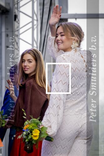 Dokkum 27 april 2026
Koningsdag is dit jaar in Dokkum . Namens de koninklijke familie zijn aanwezig : Koning Willem Alexander Koningin Maxima Prinses Amalia Prinses Alexia Prinses Ariane Prins Constantijn Prinses Laurentien Prins Maurits Prinses Marilene Prins Bernhard Prins Floris Prinses Aimee Prins Pieter Christiaan en Prinses Anita .